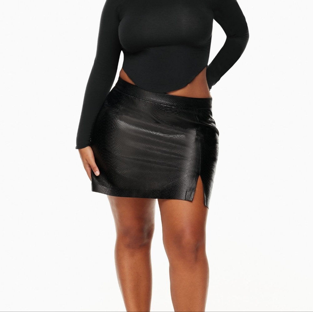 Aritzia Wilfred Patio Skirt in Black